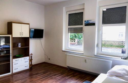 Preiswerte Apartments für Monteure, WLAN, Smart-TV & kostenfreie Parkplätze - Foto 10