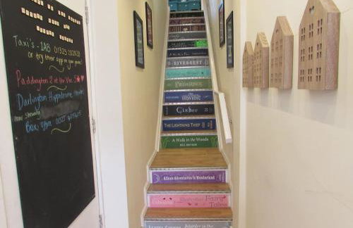 Apartment 4 - striking, 2 bedroom luxury apartment - close to town, mainline rail & theatre - Photo 18