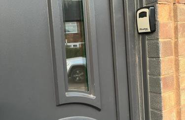 Located in the peaceful NG8 Wollaton , Perfect for Business Trips & Family Holidays or working proffesionals-long term deals, M1 Nearby , Free Parking , Private Garden , 500Mb Wi-Fi , Netflix - Foto 44