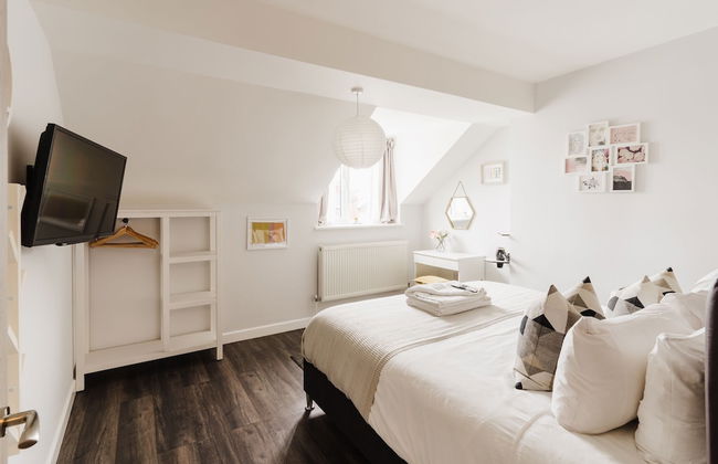 Design Suites Lytham - Photo 10