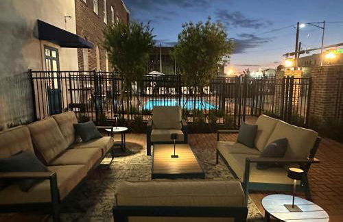 Memory - Adorable 1 BR Apt with Heated Pool - Photo 24