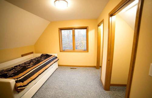 Stately Luxury Vacation Rental with a Private Hot Tub near Brown County State Park, Indiana - Foto 28