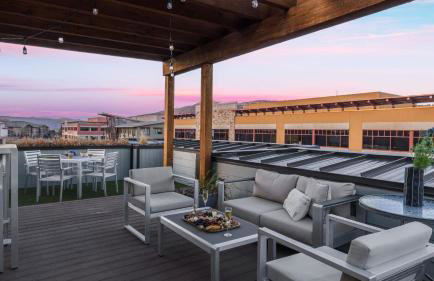 Rooftop Deck w Hot Tub Near Dining Ski Slopes The Lookout by AvantStay - Photo 25