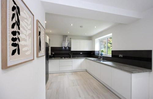 The Wilmslow House Free Parking - Close to Airport - Foto 6