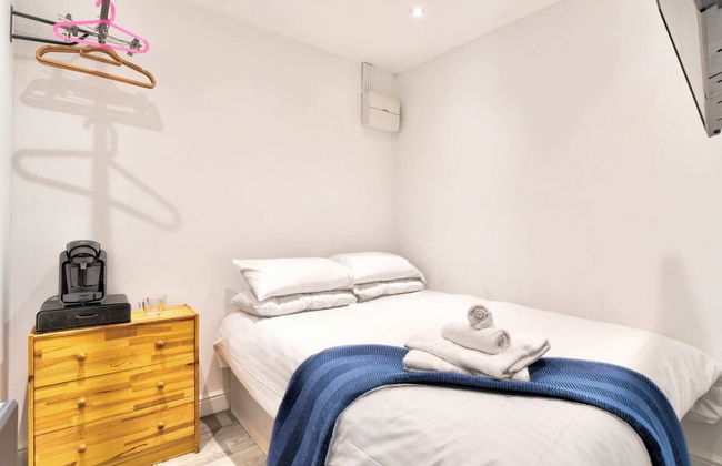 Cozy Guest Lodge With a Large Secluded Garden - Photo 3