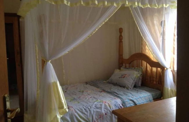 Captivating 3-bed Villa - Photo 2