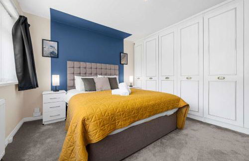 Lovely Greater MCR Family Home by City SuperHost - Photo 5