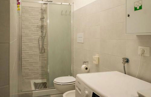 De Rosa Home Appartamento 4 posti letto, vicino al centro e al mare, con terrazza, aria condizionata, parcheggio privato e wifi - Foto 11