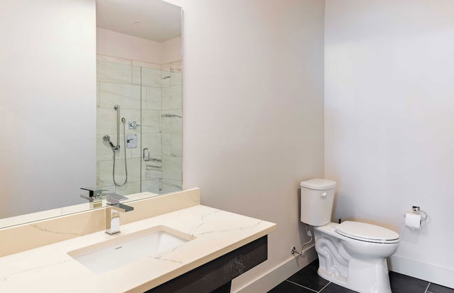 Walkable Midtown Location Modern Amenities, Pool & Gym Anthem by Avantstay - Foto 38