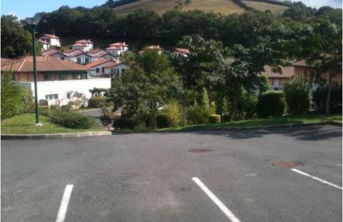 SUPERBE APPART AVEC JARDIN ET PISCINE - Foto 10