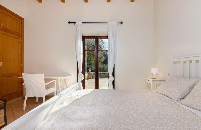 Charming Villa With Private Pool - Photo 2