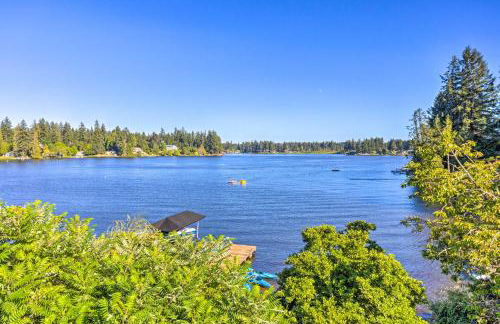 Lakeside Lacey Gem with Sauna and Private Dock - Foto 43