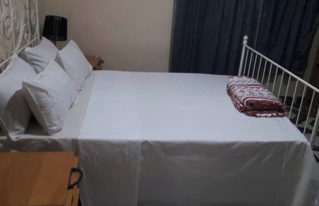 4 Bed House Sleeps 8 - Garden and Pets Welcome - Photo 5