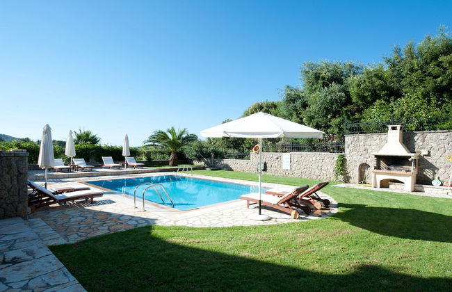 Luxury Villa Lemonia With Private Pool - Photo 25