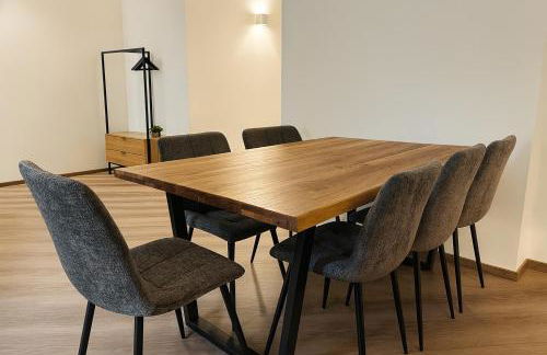 YFB-170m2 Apartment für bis zu 15, modern, 1min zu UBahn, Ruhige Lage, Parkplätze, WIFI, Netflix, Kindergerecht - Foto 3