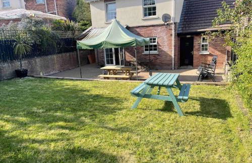 Spacious 4 bedroom house with large garden - Foto 16