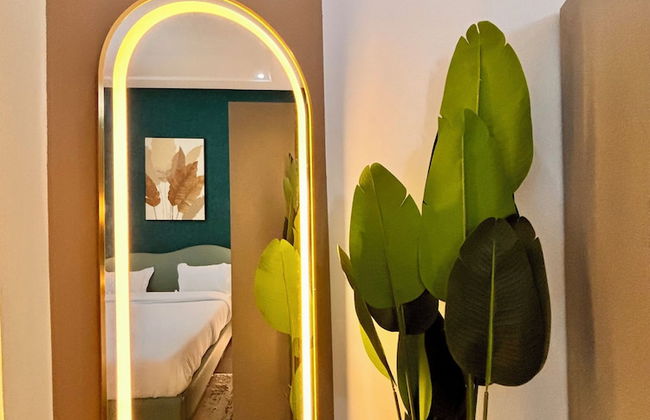 Lighthouse Signature Suites - Photo 31