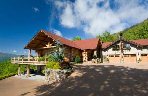 LUXURIOUS TN Mtn Lodge- Sleeps 22+, Hiking & Lake - Photo 1