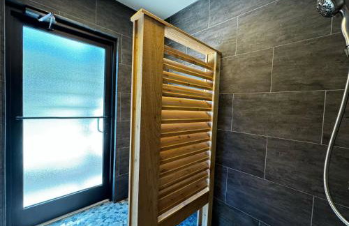 Couples Mirror Cabin- Reflections at Valley Bear Farms Resort - Foto 34
