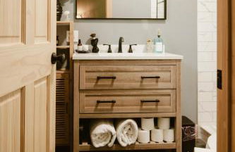 Luxe Modern Cabin with Pond, Fire Pit, Hiking, near Bethel Woods - Foto 24