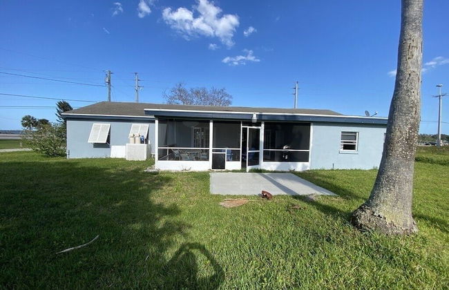 Waterfront Paradise on half an acre - Foto 26