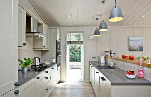 The Retreat, Strawberryfield Park - Photo 13