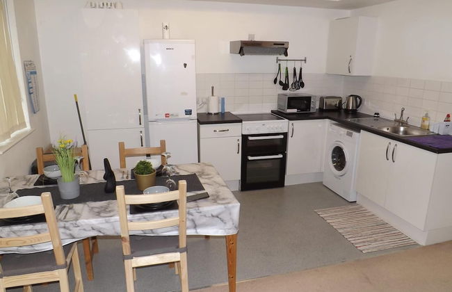 Charming 1-bed Apartment in Barking - Photo 6