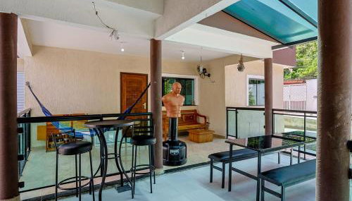 Casa Rodeada de Verde c Hidro e Churrasqueira - Foto 2