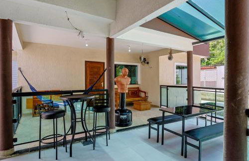 Casa Rodeada de Verde c Hidro e Churrasqueira - Foto 2