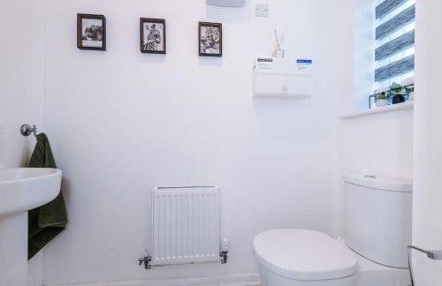 Stunning Riverside 3-Bed Home by 53 Degrees Property in Manchester with Garden & FREE Parking! - Foto 33