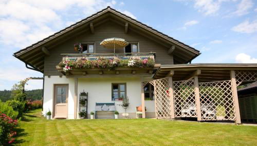 Ferienhaus und Ferienwohnungen Holzapfel Geiersthal - Foto 2