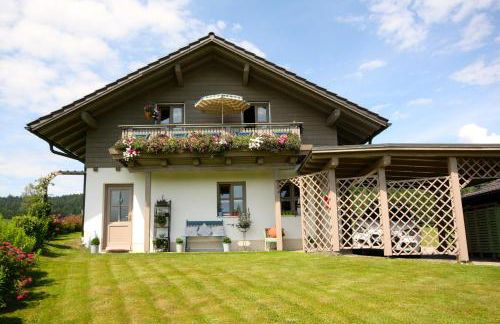 Ferienhaus und Ferienwohnungen Holzapfel Geiersthal - Foto 2