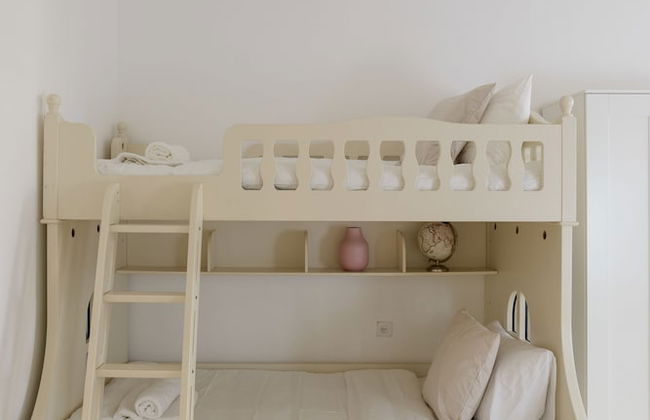 Bright and Fresh Family Home near Beach - Foto 13