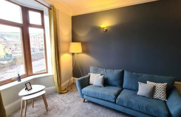 Spacious Mytholmroyd Apartment with River Views - Photo 4