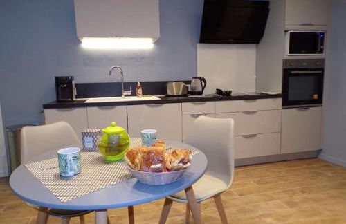 maison de ville en plein cœur de Jonzac - Photo 1