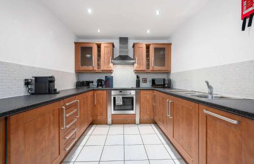 Modern Apartment, Free Parking by City SuperHost - Foto 13