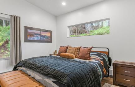 Peaceful Treehouse-Style Stay with Sauna Fire Pit Forest Views Near the Coast The Treehouse by AvantStay - Foto 21