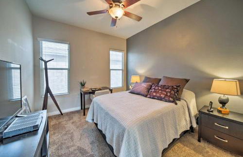 Hot Tub and Putting Green Home in Surprise - Foto 13