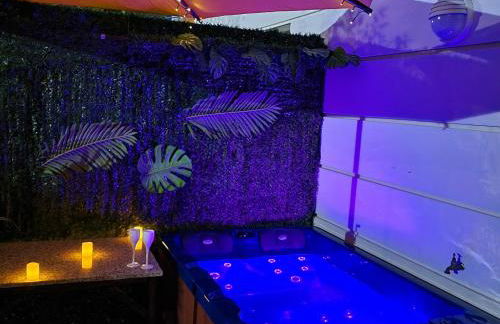 Évasion à deux, domaine prestigieux, jacuzzi et parking privés, piscine - Foto 2