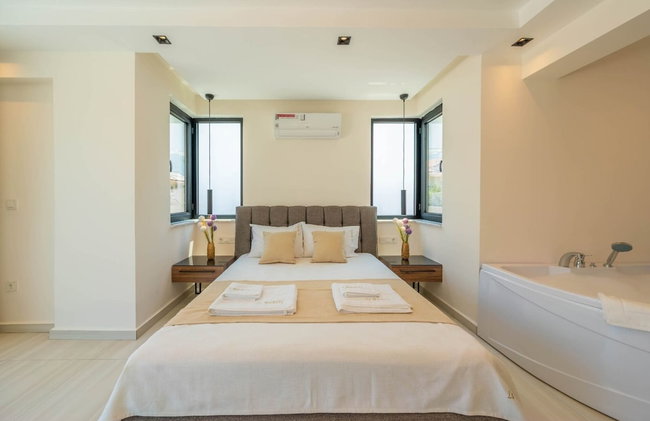 Luxury 4-bed Villa With Private Pool and Jacuzzi - Photo 8