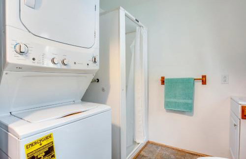 2 Ponds and Trail Access Peaceful Cabin in Calumet! - Foto 16