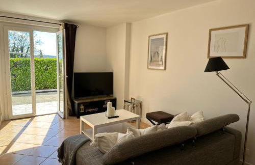 Rez de villa , beau jardin avec piscine - Foto 15