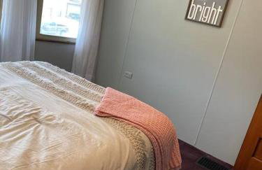 2-Bedroom Quincy Apt. with private parking & Wifi - Foto 5