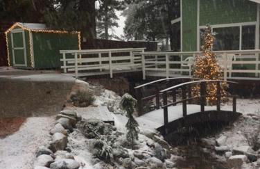 Spacious cozy chalet huge deck over seasonal creek - Foto 31