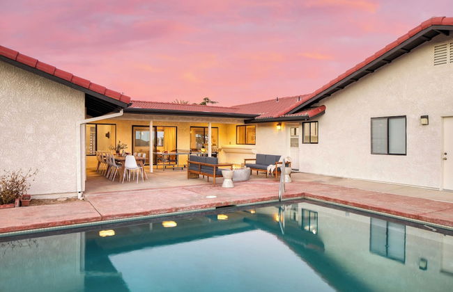 Lava Rocks by Avantstay Gorgeous Desert Haven w/ Pool, Hot Tub, Fire Pit & Ping Pong! - Foto 1