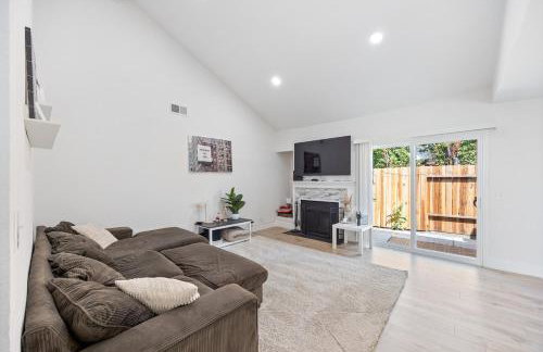 Modern Downtown Escape Sleeps 10 - Foto 8