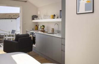 Stylish Boatshed with Sea Views Private Parking - Foto 9