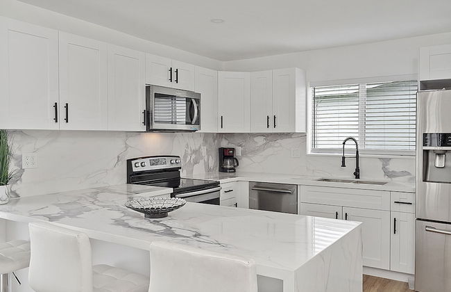 Dreamy 4BR Getaway w Private Pool Luxe Patio in Miramar - Foto 2