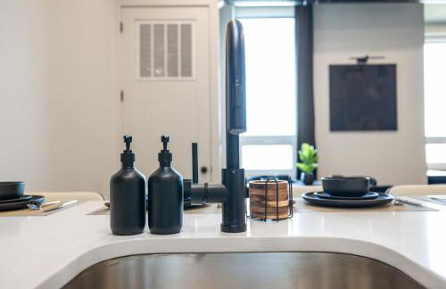 2BR, King Bd, Free Prkn, Gym, NYC View, 8min Train - Foto 14