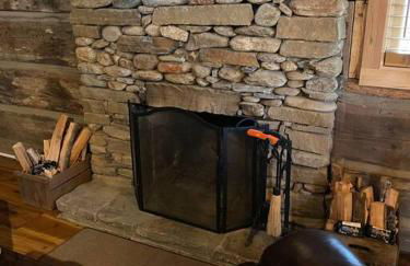 1850s Settlers Cabin at Wethero Ridge - Foto 8